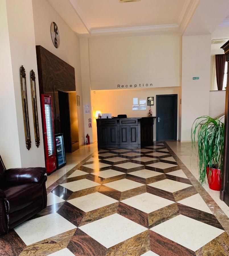Albert Hotel Ploiesti Luaran gambar