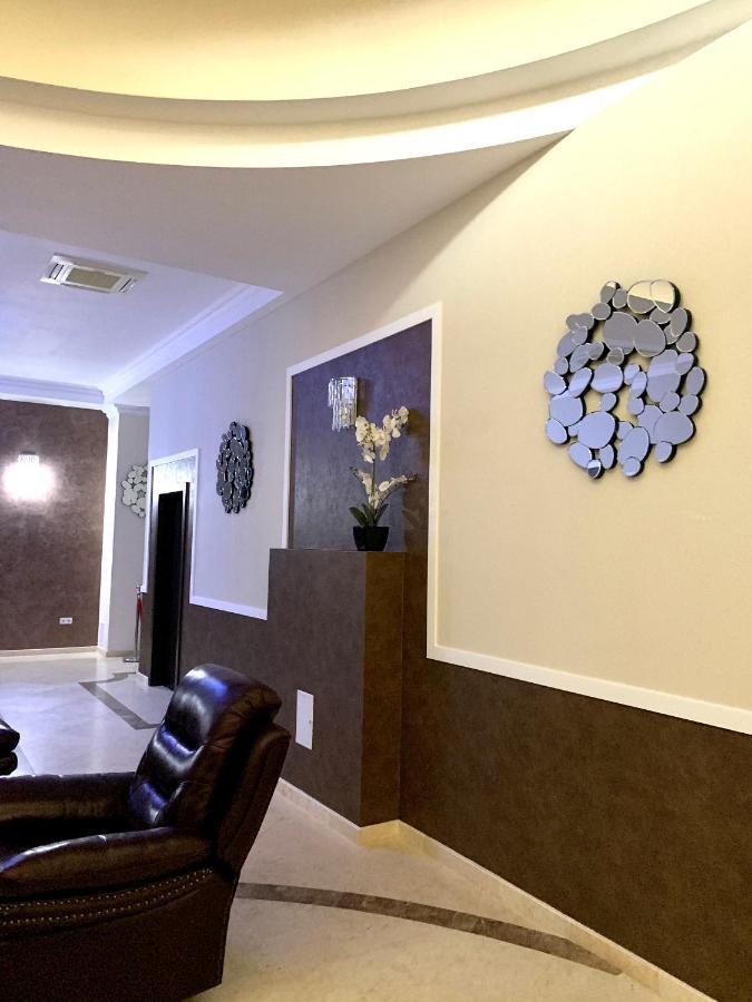Albert Hotel Ploiesti Luaran gambar