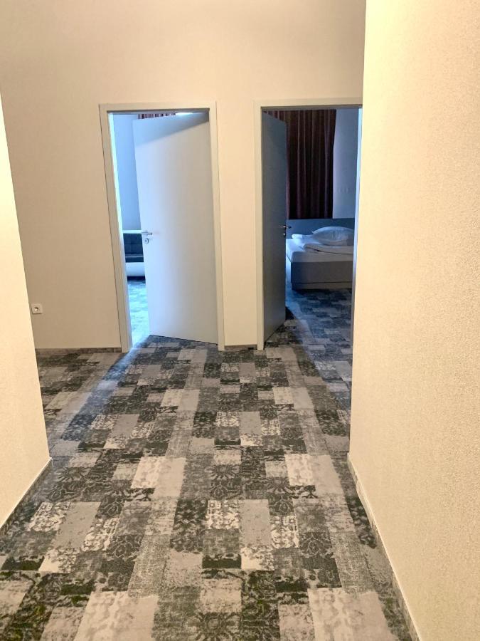 Albert Hotel Ploiesti Luaran gambar