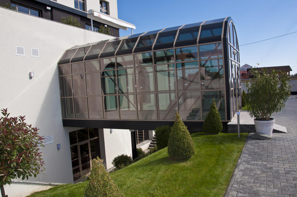Albert Hotel Ploiesti Luaran gambar