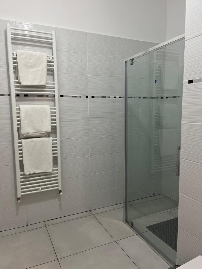 Albert Hotel Ploiesti Luaran gambar