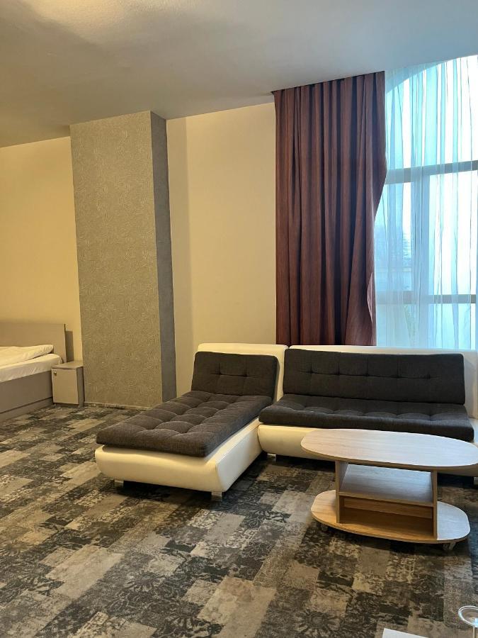 Albert Hotel Ploiesti Luaran gambar