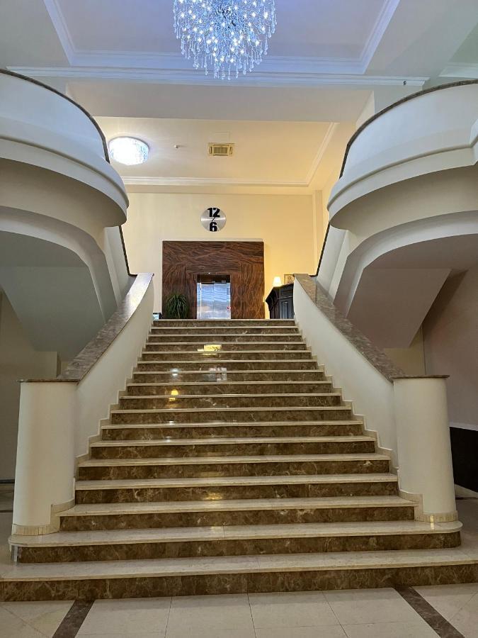 Albert Hotel Ploiesti Luaran gambar