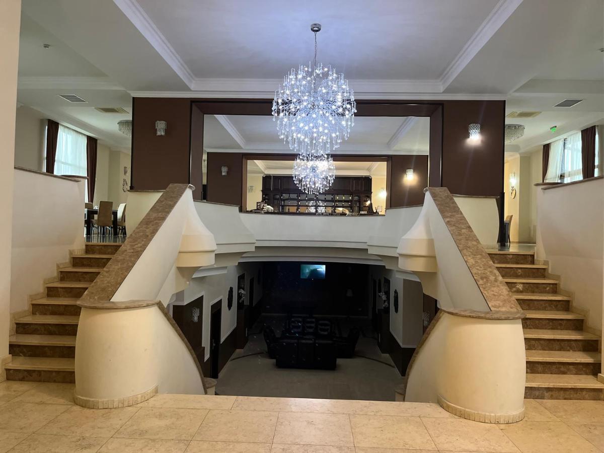 Albert Hotel Ploiesti Luaran gambar