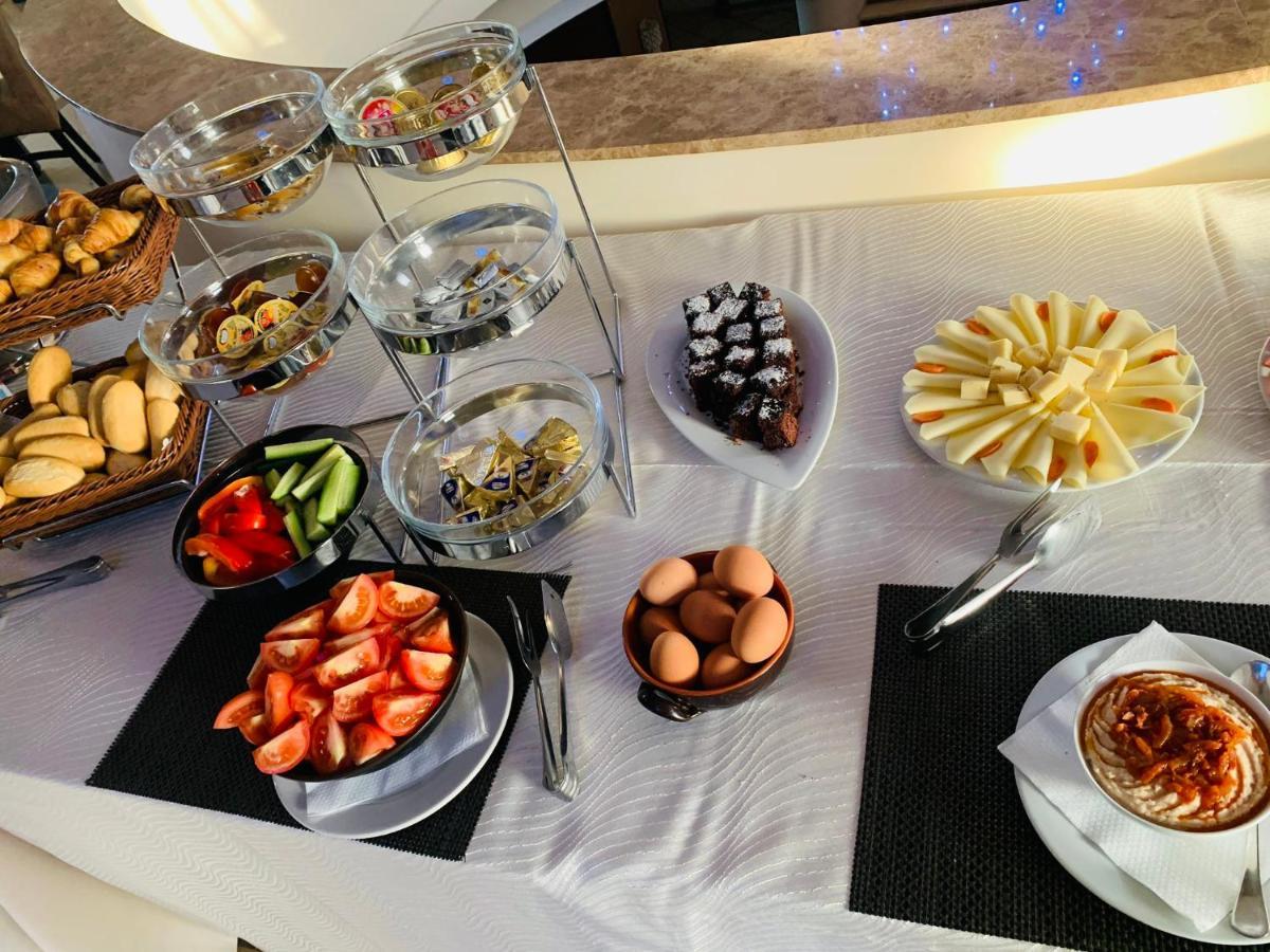 Albert Hotel Ploiesti Luaran gambar