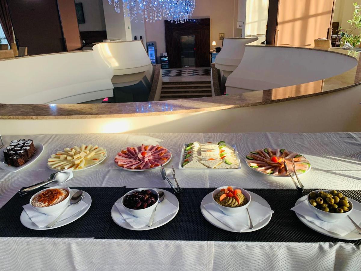Albert Hotel Ploiesti Luaran gambar