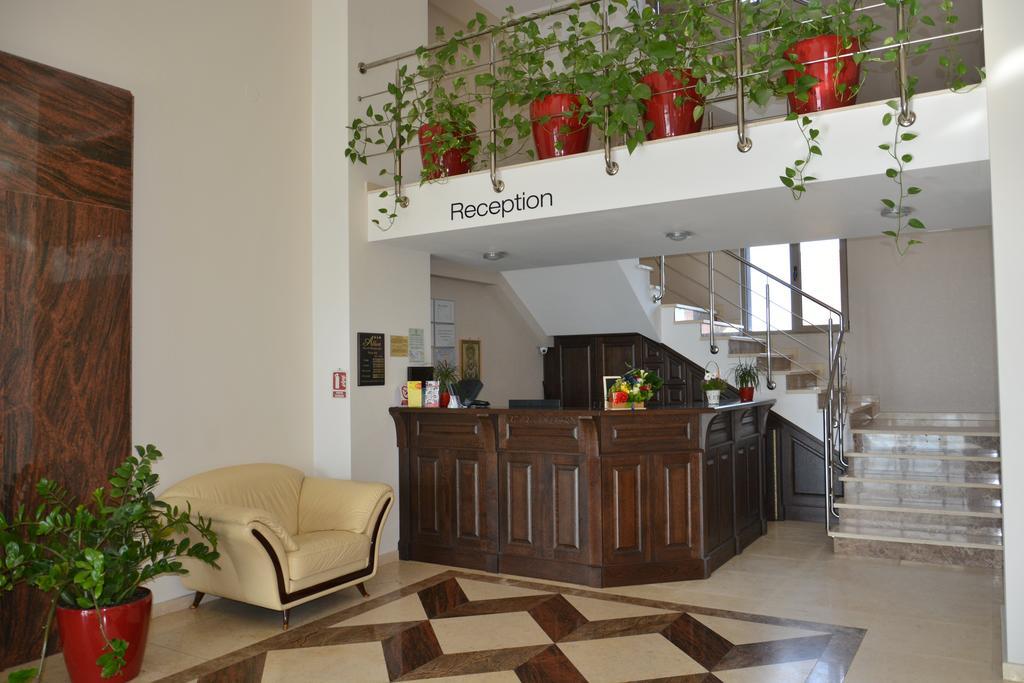 Albert Hotel Ploiesti Luaran gambar