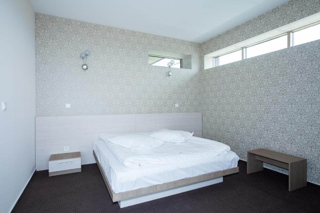 Albert Hotel Ploiesti Luaran gambar