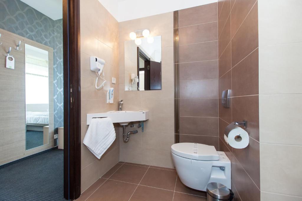 Albert Hotel Ploiesti Luaran gambar