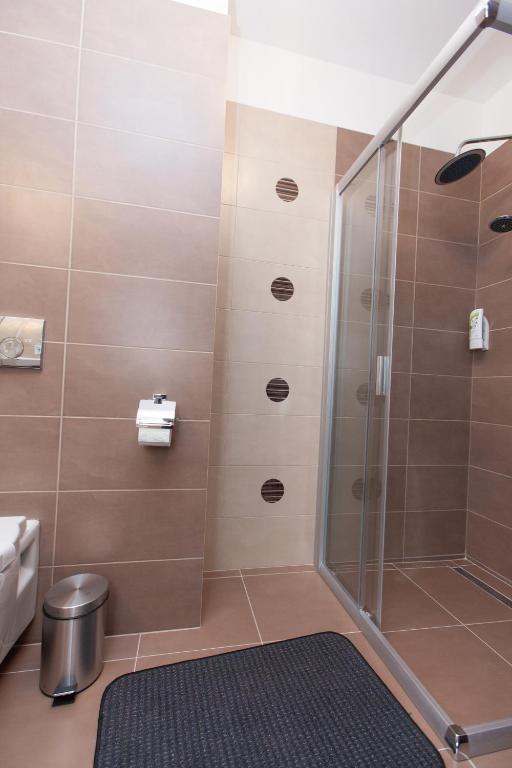 Albert Hotel Ploiesti Luaran gambar